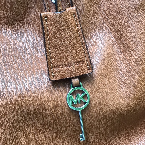 Michael Kors Tote Bag - Picture 4 of 13